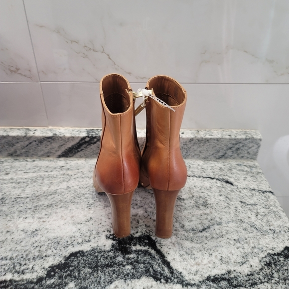 COPY - VINCE CAMUTO NEVVINA BOOTIE - Picture 3 of 7